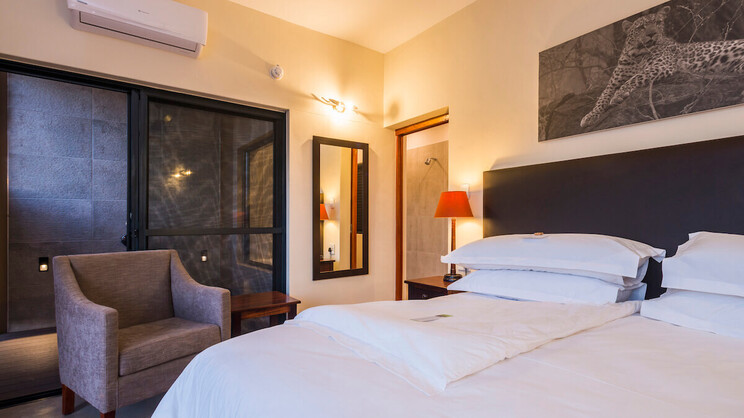 Inter-leading Superior Room